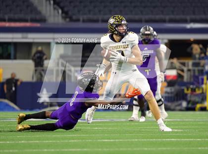 Thumbnail 2 in Stephenville vs. LBJ Austin (UIL Football 4A D1 Finals) photogallery.