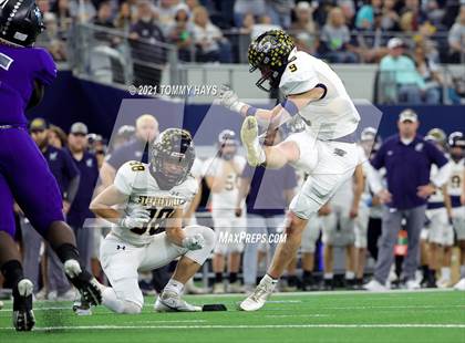 Thumbnail 3 in Stephenville vs. LBJ Austin (UIL Football 4A D1 Finals) photogallery.
