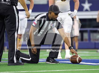Thumbnail 2 in Stephenville vs. LBJ Austin (UIL Football 4A D1 Finals) photogallery.
