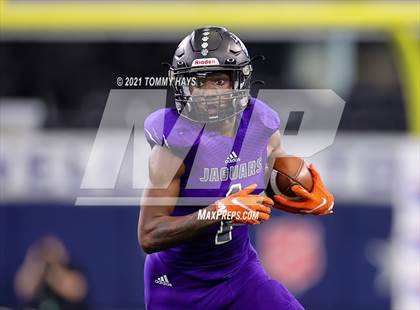 Thumbnail 2 in Stephenville vs. LBJ Austin (UIL Football 4A D1 Finals) photogallery.