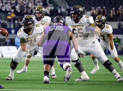 Thumbnail 3 in Stephenville vs. LBJ Austin (UIL Football 4A D1 Finals) photogallery.