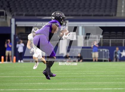 Thumbnail 2 in Stephenville vs. LBJ Austin (UIL Football 4A D1 Finals) photogallery.
