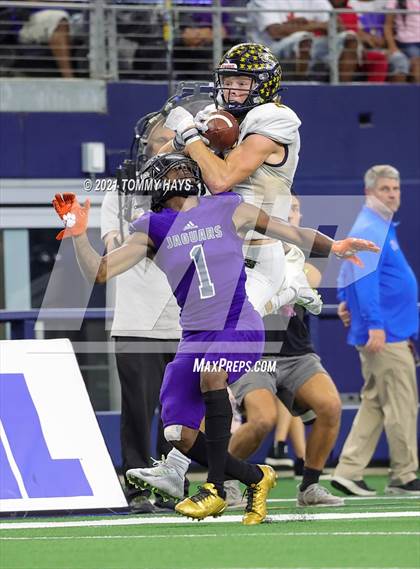 Thumbnail 2 in Stephenville vs. LBJ Austin (UIL Football 4A D1 Finals) photogallery.