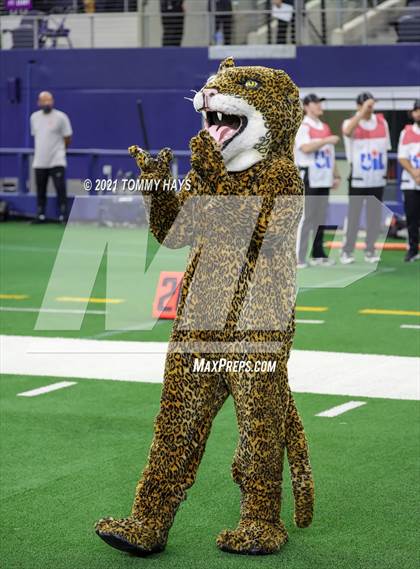 Thumbnail 2 in Stephenville vs. LBJ Austin (UIL Football 4A D1 Finals) photogallery.