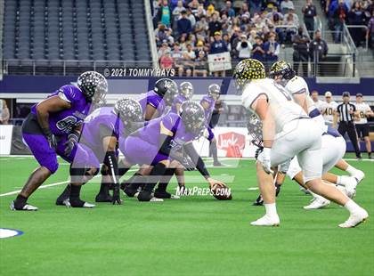 Thumbnail 2 in Stephenville vs. LBJ Austin (UIL Football 4A D1 Finals) photogallery.