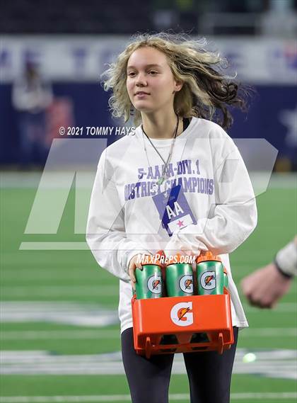 Thumbnail 2 in Stephenville vs. LBJ Austin (UIL Football 4A D1 Finals) photogallery.