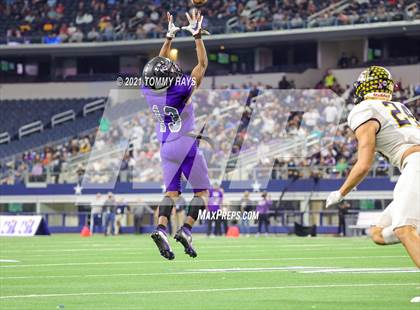 Thumbnail 3 in Stephenville vs. LBJ Austin (UIL Football 4A D1 Finals) photogallery.