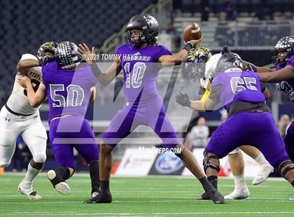 Thumbnail 2 in Stephenville vs. LBJ Austin (UIL Football 4A D1 Finals) photogallery.
