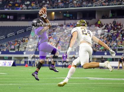Thumbnail 3 in Stephenville vs. LBJ Austin (UIL Football 4A D1 Finals) photogallery.
