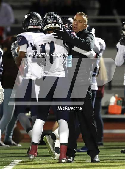 Thumbnail 3 in De La Salle vs. Freedom (CIF NCS Open Division Final) photogallery.