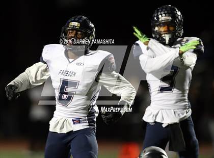 Thumbnail 3 in De La Salle vs. Freedom (CIF NCS Open Division Final) photogallery.