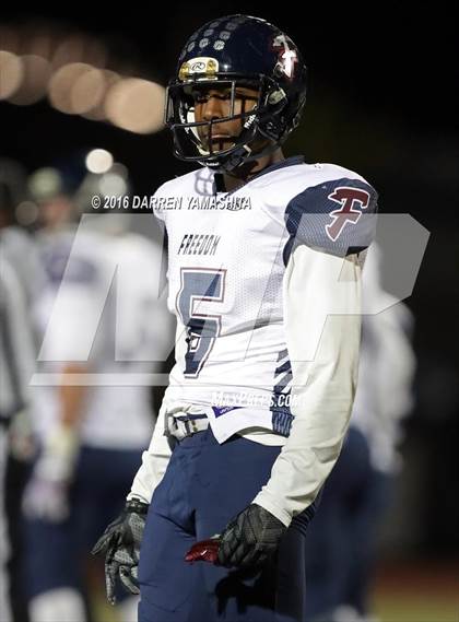 Thumbnail 2 in De La Salle vs. Freedom (CIF NCS Open Division Final) photogallery.