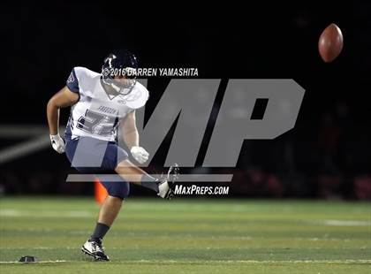 Thumbnail 2 in De La Salle vs. Freedom (CIF NCS Open Division Final) photogallery.