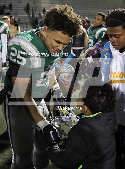 Thumbnail 2 in De La Salle vs. Freedom (CIF NCS Open Division Final) photogallery.