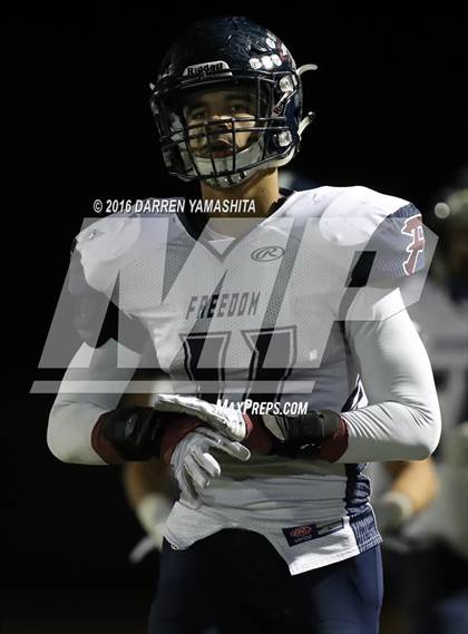 Thumbnail 2 in De La Salle vs. Freedom (CIF NCS Open Division Final) photogallery.