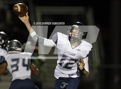 Thumbnail 2 in De La Salle vs. Freedom (CIF NCS Open Division Final) photogallery.