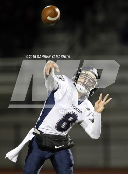 Thumbnail 3 in De La Salle vs. Freedom (CIF NCS Open Division Final) photogallery.