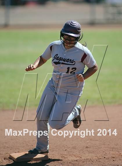 Thumbnail 2 in Desert View vs Sabino (Tucson High Badger Invitational) photogallery.