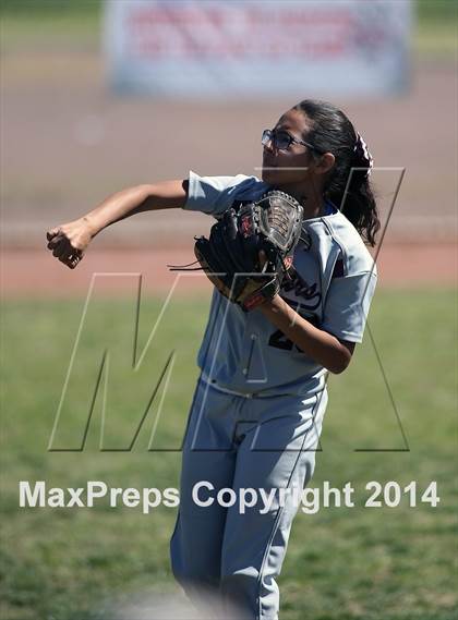 Thumbnail 3 in Desert View vs Sabino (Tucson High Badger Invitational) photogallery.