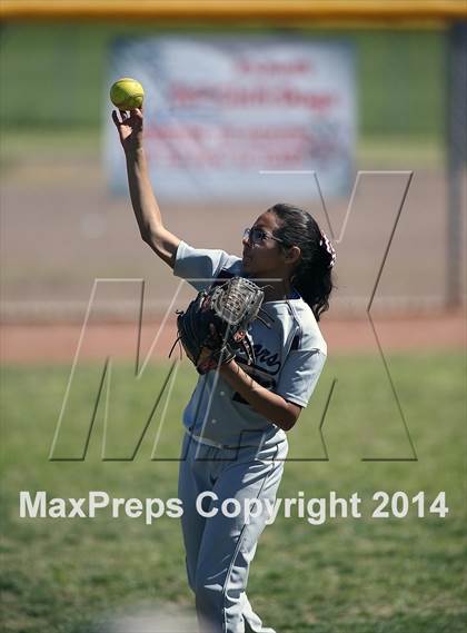 Thumbnail 2 in Desert View vs Sabino (Tucson High Badger Invitational) photogallery.
