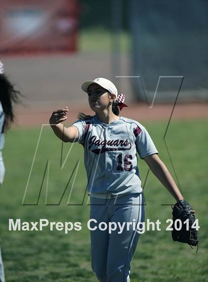 Thumbnail 1 in Desert View vs Sabino (Tucson High Badger Invitational) photogallery.