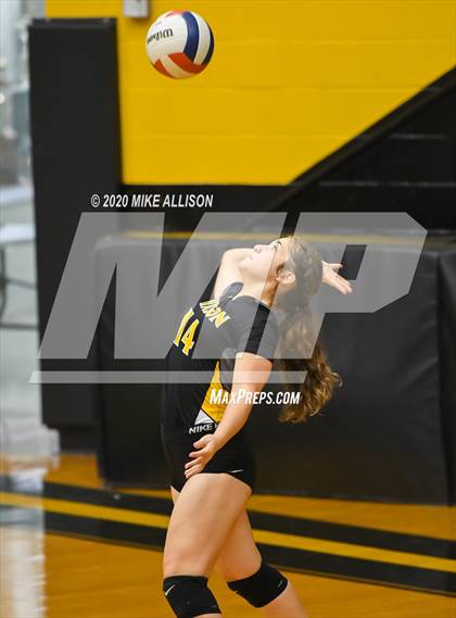 Thumbnail 1 in Chattanooga Central @ Hixson photogallery.