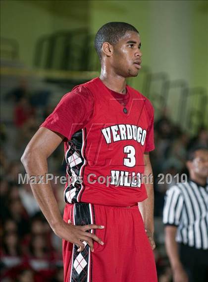 Thumbnail 3 in Verdugo Hills vs. El Camino Real (CIF LA City Section D3 Final) photogallery.