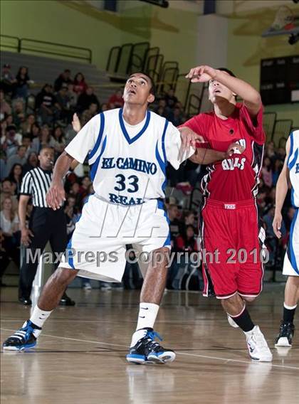 Thumbnail 2 in Verdugo Hills vs. El Camino Real (CIF LA City Section D3 Final) photogallery.
