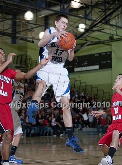 Thumbnail 3 in Verdugo Hills vs. El Camino Real (CIF LA City Section D3 Final) photogallery.