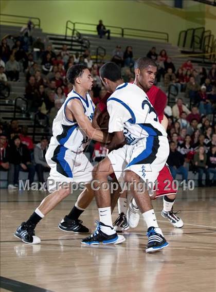 Thumbnail 2 in Verdugo Hills vs. El Camino Real (CIF LA City Section D3 Final) photogallery.