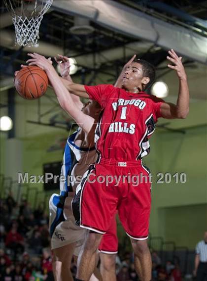 Thumbnail 2 in Verdugo Hills vs. El Camino Real (CIF LA City Section D3 Final) photogallery.