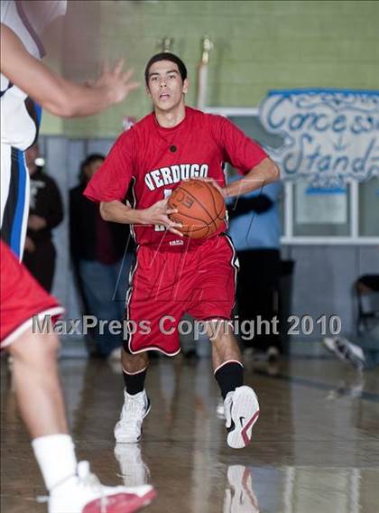 Thumbnail 3 in Verdugo Hills vs. El Camino Real (CIF LA City Section D3 Final) photogallery.
