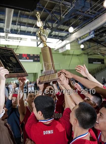 Thumbnail 3 in Verdugo Hills vs. El Camino Real (CIF LA City Section D3 Final) photogallery.