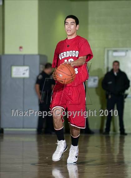 Thumbnail 3 in Verdugo Hills vs. El Camino Real (CIF LA City Section D3 Final) photogallery.