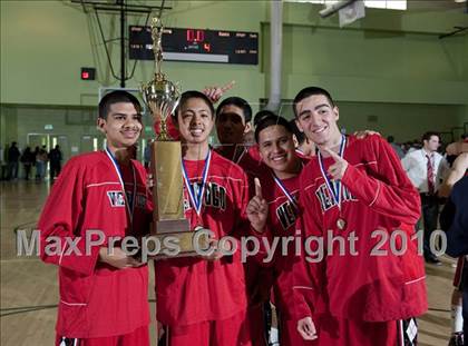 Thumbnail 1 in Verdugo Hills vs. El Camino Real (CIF LA City Section D3 Final) photogallery.