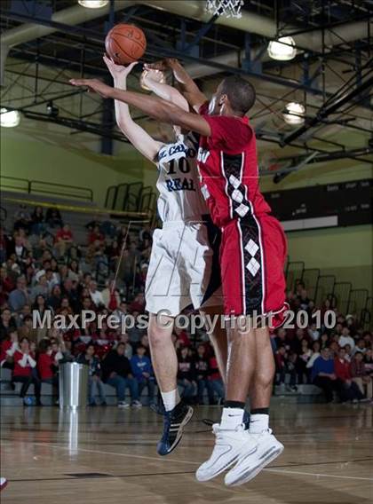 Thumbnail 3 in Verdugo Hills vs. El Camino Real (CIF LA City Section D3 Final) photogallery.