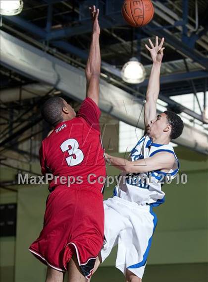 Thumbnail 1 in Verdugo Hills vs. El Camino Real (CIF LA City Section D3 Final) photogallery.