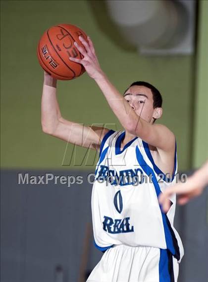 Thumbnail 2 in Verdugo Hills vs. El Camino Real (CIF LA City Section D3 Final) photogallery.