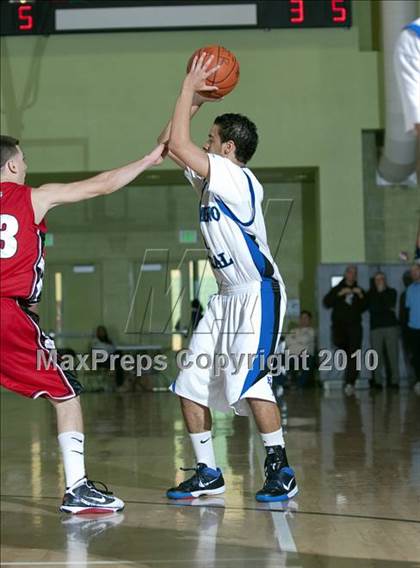 Thumbnail 2 in Verdugo Hills vs. El Camino Real (CIF LA City Section D3 Final) photogallery.