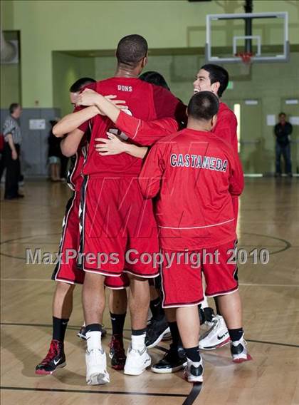 Thumbnail 2 in Verdugo Hills vs. El Camino Real (CIF LA City Section D3 Final) photogallery.