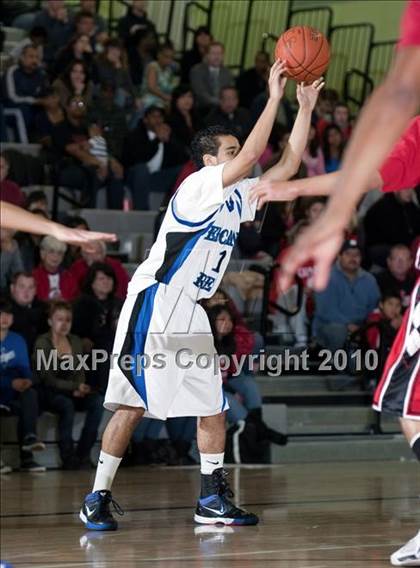 Thumbnail 2 in Verdugo Hills vs. El Camino Real (CIF LA City Section D3 Final) photogallery.