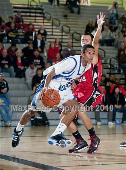 Thumbnail 3 in Verdugo Hills vs. El Camino Real (CIF LA City Section D3 Final) photogallery.