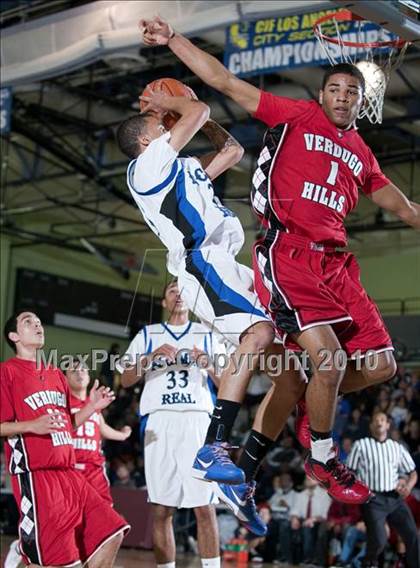 Thumbnail 1 in Verdugo Hills vs. El Camino Real (CIF LA City Section D3 Final) photogallery.