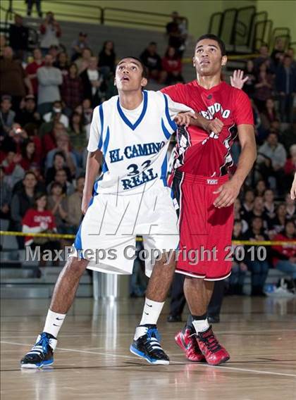 Thumbnail 3 in Verdugo Hills vs. El Camino Real (CIF LA City Section D3 Final) photogallery.