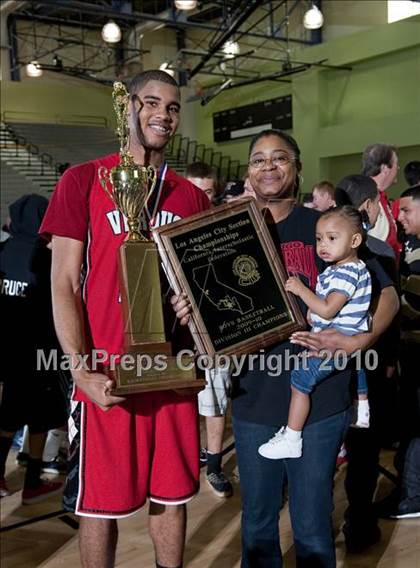 Thumbnail 2 in Verdugo Hills vs. El Camino Real (CIF LA City Section D3 Final) photogallery.