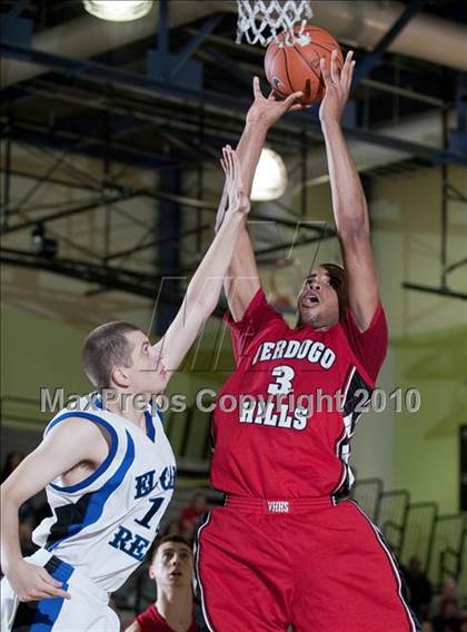 Thumbnail 3 in Verdugo Hills vs. El Camino Real (CIF LA City Section D3 Final) photogallery.