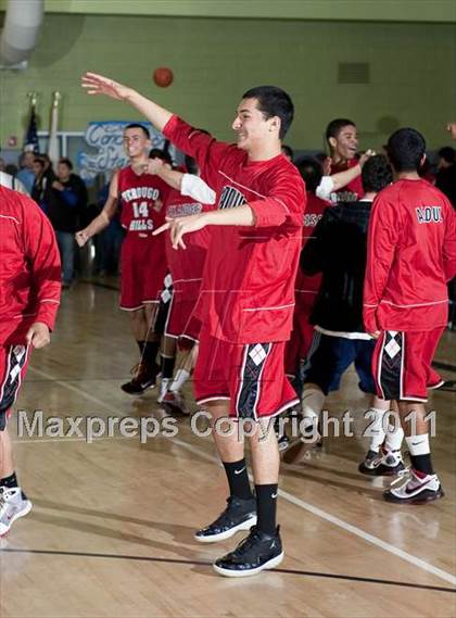 Thumbnail 2 in Verdugo Hills vs. El Camino Real (CIF LA City Section D3 Final) photogallery.
