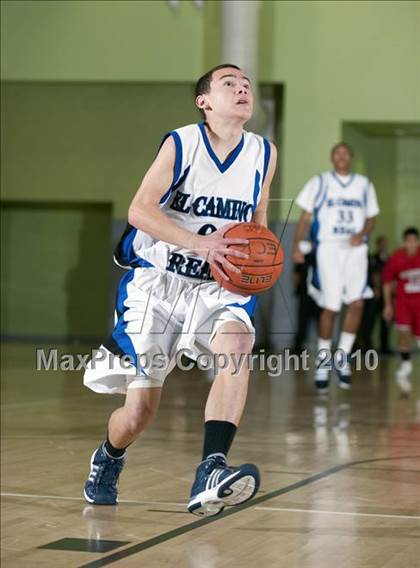 Thumbnail 3 in Verdugo Hills vs. El Camino Real (CIF LA City Section D3 Final) photogallery.