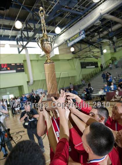 Thumbnail 2 in Verdugo Hills vs. El Camino Real (CIF LA City Section D3 Final) photogallery.