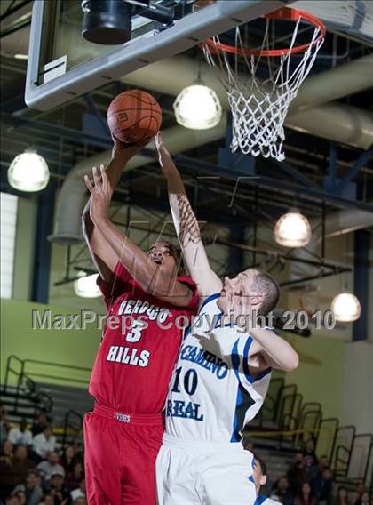 Thumbnail 3 in Verdugo Hills vs. El Camino Real (CIF LA City Section D3 Final) photogallery.